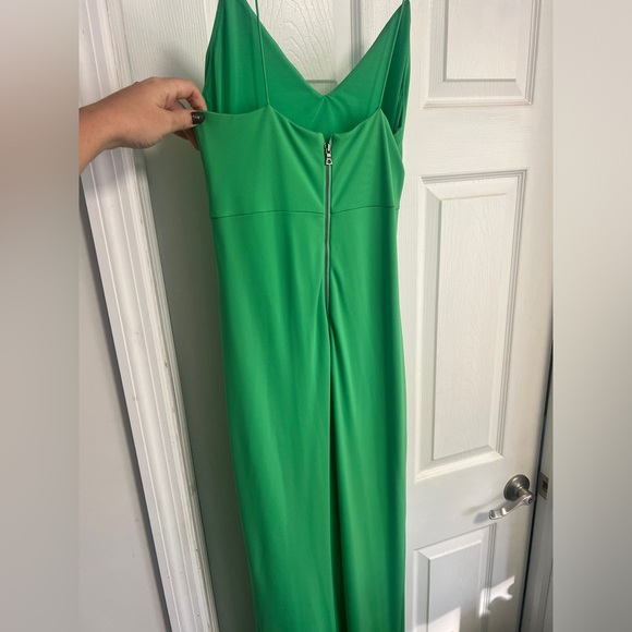 Alice and Olivia Green Midi Dress with Cutout. - Picture 4 of 6